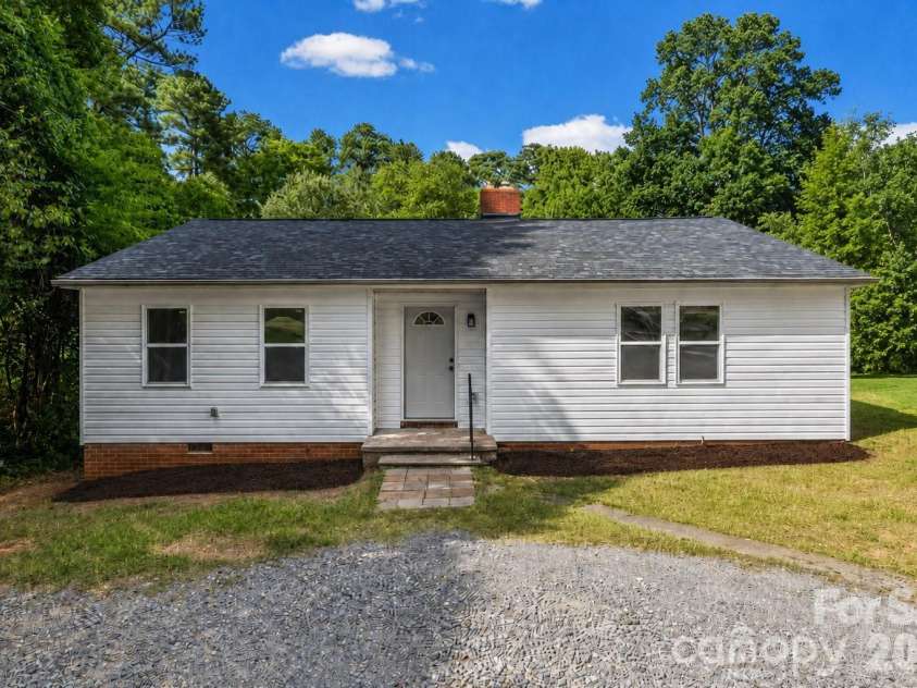 725 Forest Drive, Rock Hill, SC 29730.  MLS# CAR4403194, YatesRealty ID 39411. 