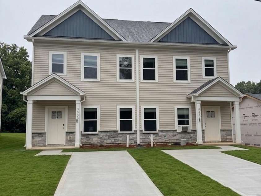3533/3535 Avalon Avenue, Charlotte, NC 28208.  MLS# CAR4406717, YatesRealty ID 39412. 