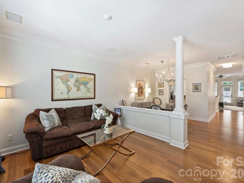 1144 Hampton Gardens Lane, Charlotte, NC 28209.  MLS# CAR4406848, YatesRealty ID 39413. 