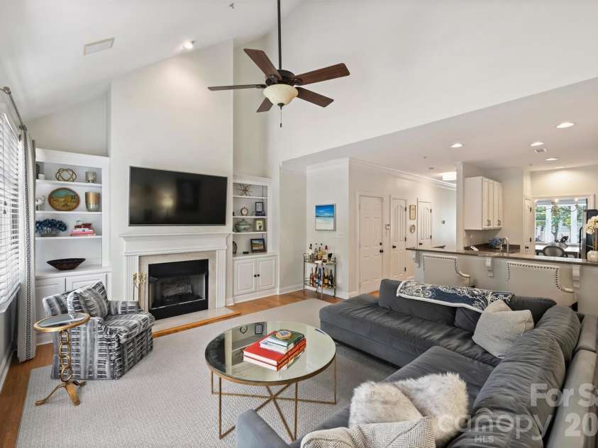1144 Hampton Gardens Lane, Charlotte, NC 28209.  MLS# CAR4406848, YatesRealty ID 39413. 