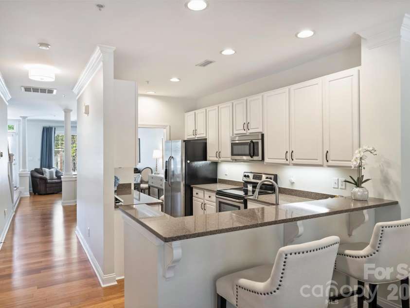 1144 Hampton Gardens Lane, Charlotte, NC 28209.  MLS# CAR4406848, YatesRealty ID 39413. 