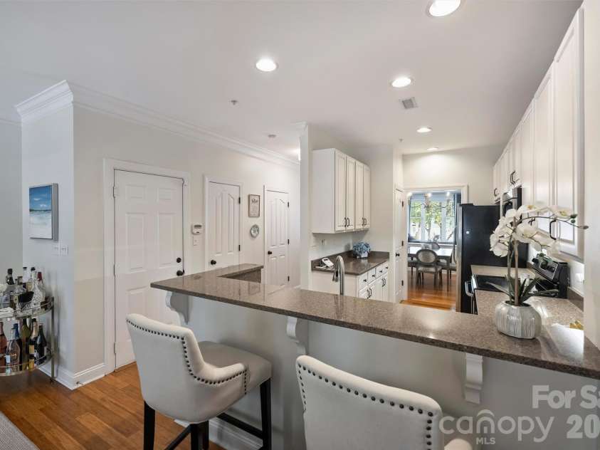 1144 Hampton Gardens Lane, Charlotte, NC 28209.  MLS# CAR4406848, YatesRealty ID 39413. 