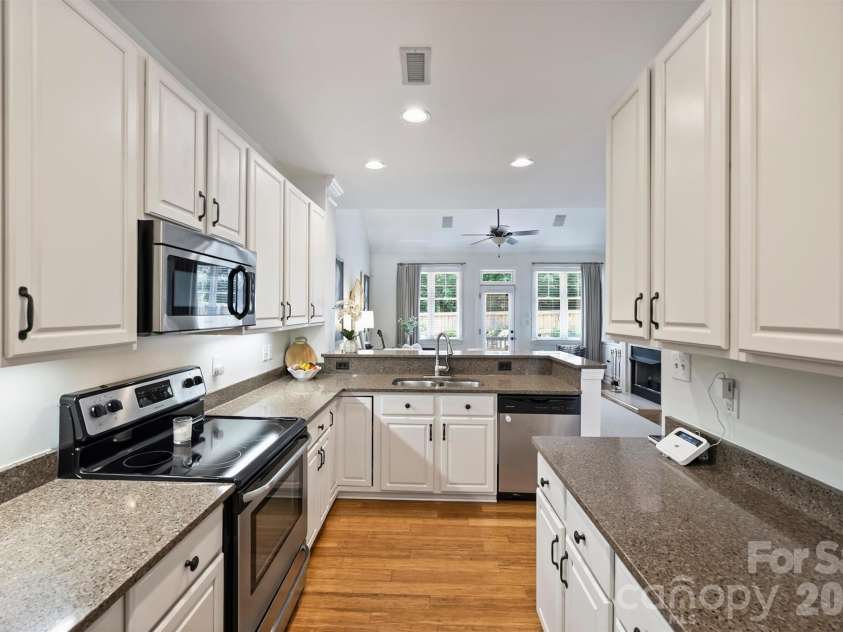 1144 Hampton Gardens Lane, Charlotte, NC 28209.  MLS# CAR4406848, YatesRealty ID 39413. 