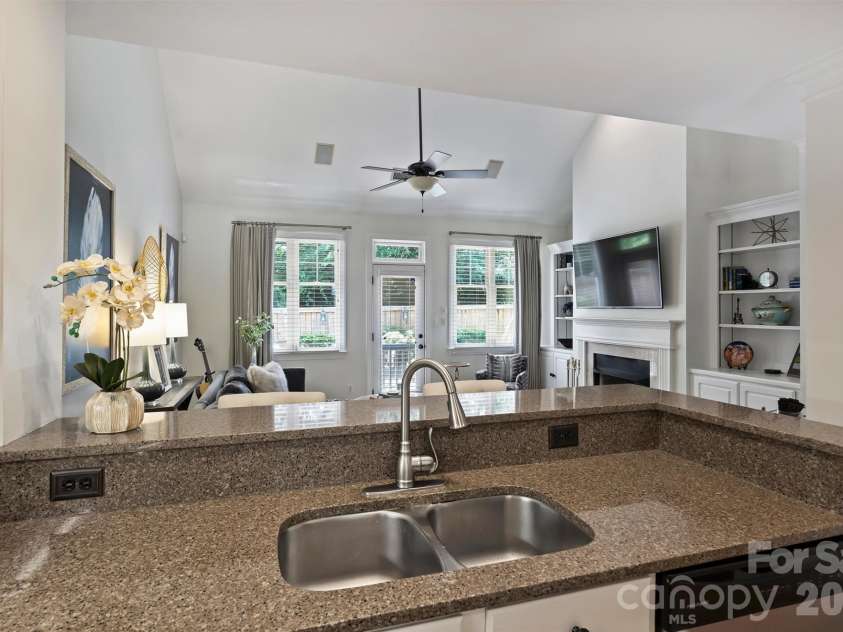 1144 Hampton Gardens Lane, Charlotte, NC 28209.  MLS# CAR4406848, YatesRealty ID 39413. 