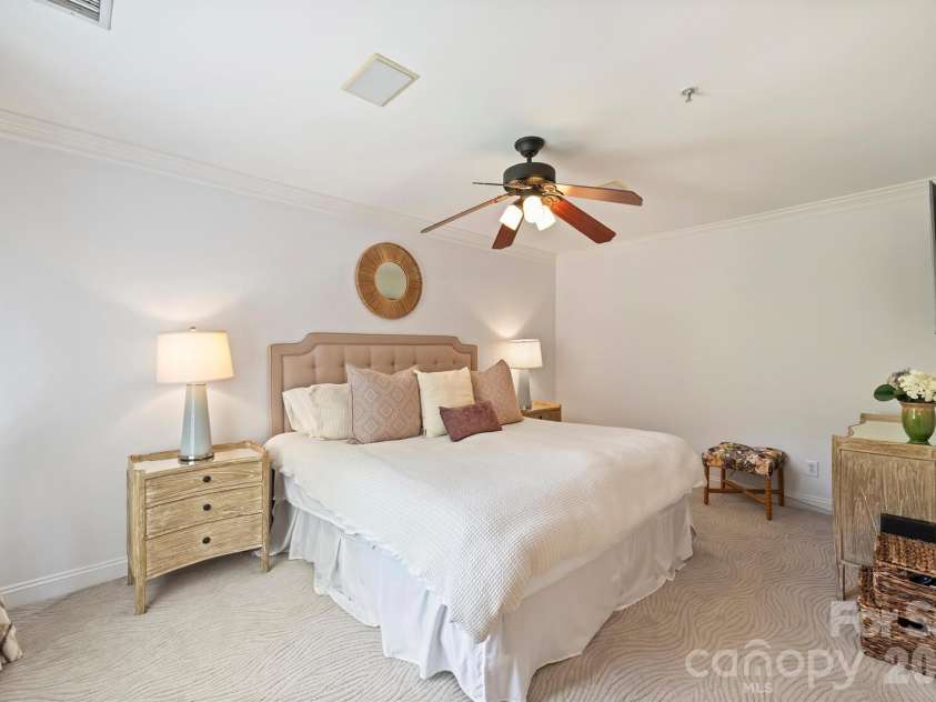 1144 Hampton Gardens Lane, Charlotte, NC 28209.  MLS# CAR4406848, YatesRealty ID 39413. 