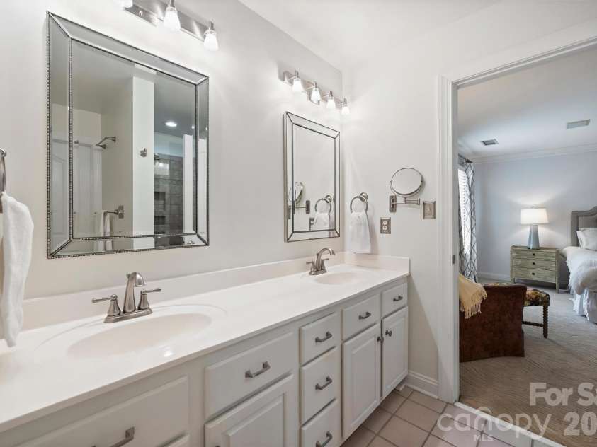 1144 Hampton Gardens Lane, Charlotte, NC 28209.  MLS# CAR4406848, YatesRealty ID 39413. 