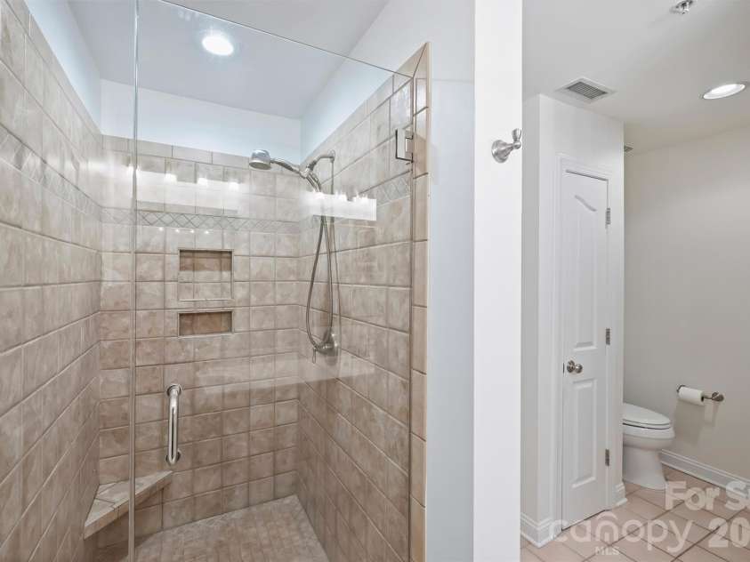 1144 Hampton Gardens Lane, Charlotte, NC 28209.  MLS# CAR4406848, YatesRealty ID 39413. 