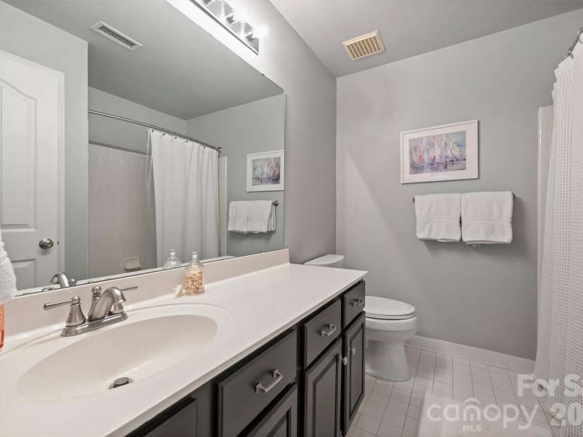 1144 Hampton Gardens Lane, Charlotte, NC 28209.  MLS# CAR4406848, YatesRealty ID 39413. 