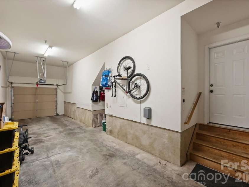 1144 Hampton Gardens Lane, Charlotte, NC 28209.  MLS# CAR4406848, YatesRealty ID 39413. 