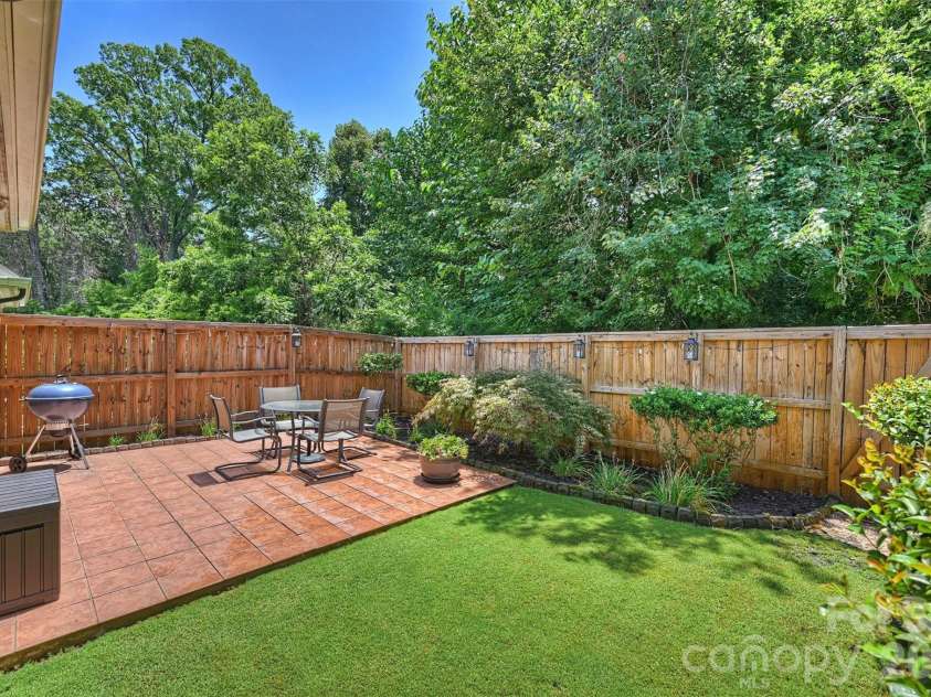 1144 Hampton Gardens Lane, Charlotte, NC 28209.  MLS# CAR4406848, YatesRealty ID 39413. 