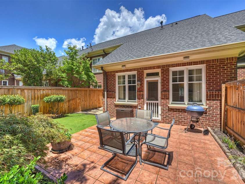 1144 Hampton Gardens Lane, Charlotte, NC 28209.  MLS# CAR4406848, YatesRealty ID 39413. 
