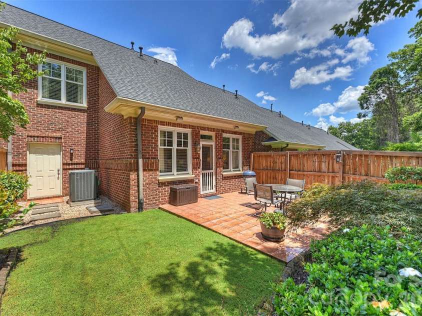 1144 Hampton Gardens Lane, Charlotte, NC 28209.  MLS# CAR4406848, YatesRealty ID 39413. 