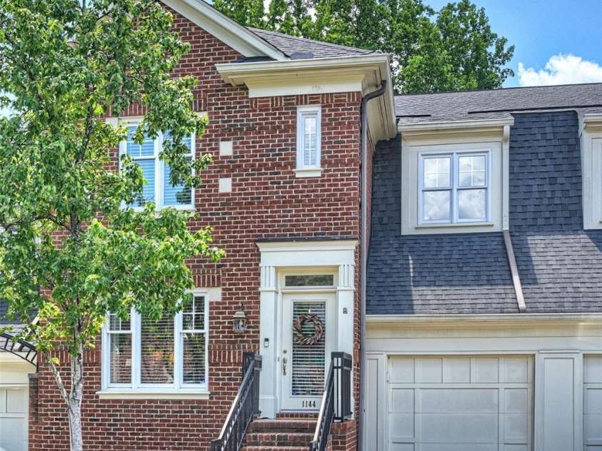 1144 Hampton Gardens Lane, Charlotte, NC 28209.  MLS# CAR4406848, YatesRealty ID 39413. 
