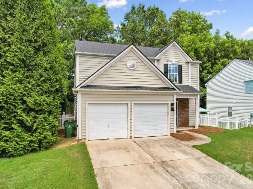 15114 Edindale Drive, Charlotte, NC 28277.  MLS# CAR4406080, YatesRealty ID 39415. 