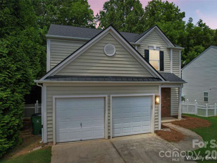 15114 Edindale Drive, Charlotte, NC 28277.  MLS# CAR4406080, YatesRealty ID 39415. 
