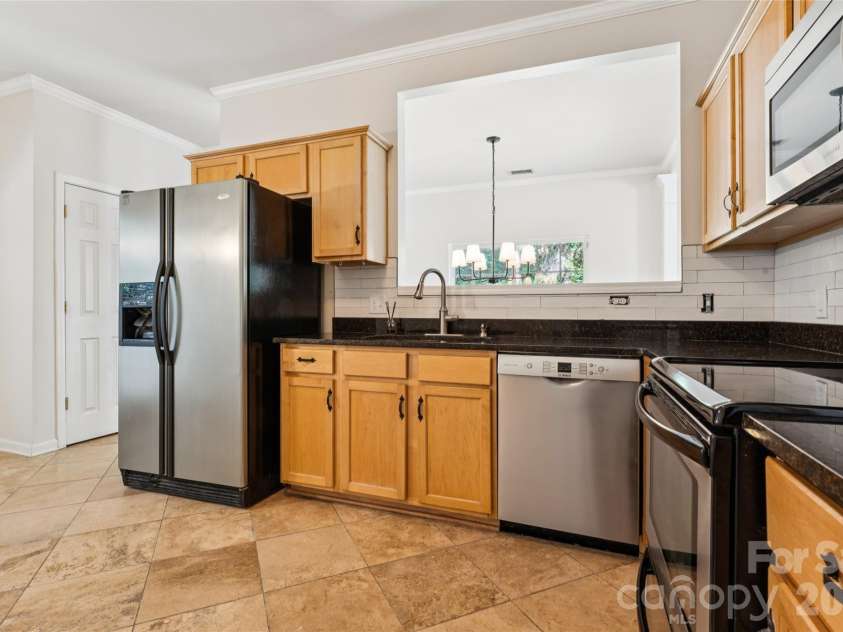 15114 Edindale Drive, Charlotte, NC 28277.  MLS# CAR4406080, YatesRealty ID 39415. 