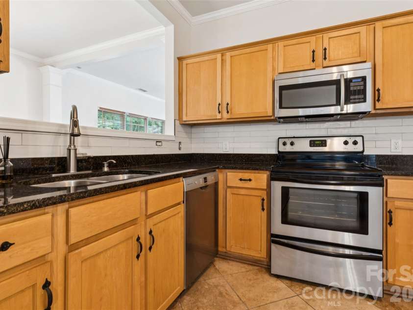 15114 Edindale Drive, Charlotte, NC 28277.  MLS# CAR4406080, YatesRealty ID 39415. 