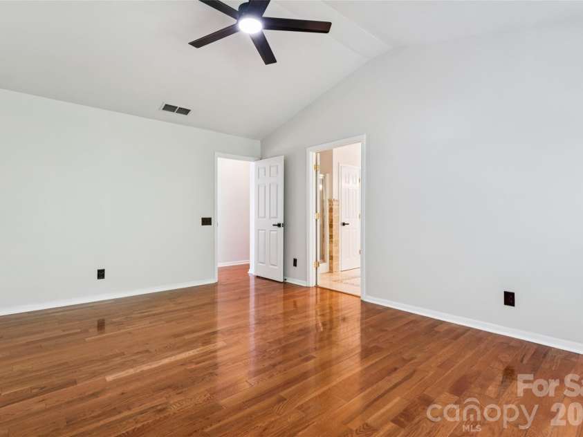 15114 Edindale Drive, Charlotte, NC 28277.  MLS# CAR4406080, YatesRealty ID 39415. 