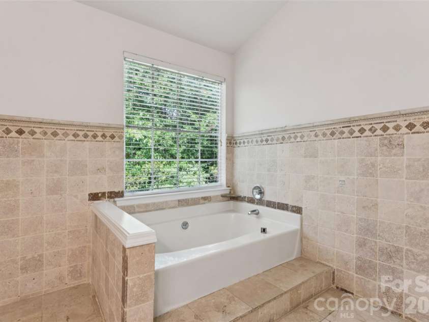 15114 Edindale Drive, Charlotte, NC 28277.  MLS# CAR4406080, YatesRealty ID 39415. 