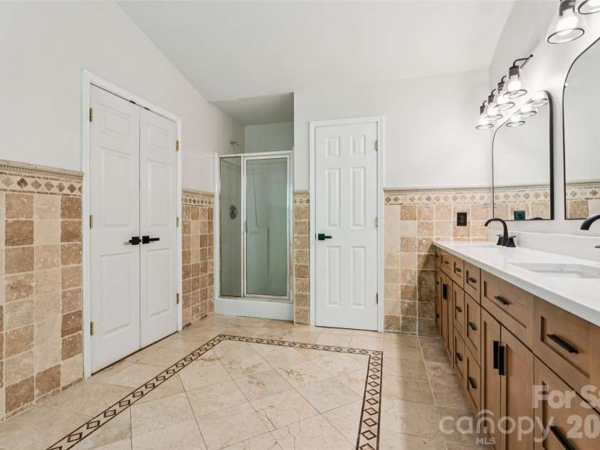15114 Edindale Drive, Charlotte, NC 28277.  MLS# CAR4406080, YatesRealty ID 39415. 