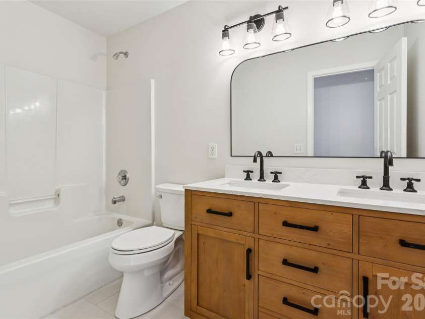 15114 Edindale Drive, Charlotte, NC 28277.  MLS# CAR4406080, YatesRealty ID 39415. 