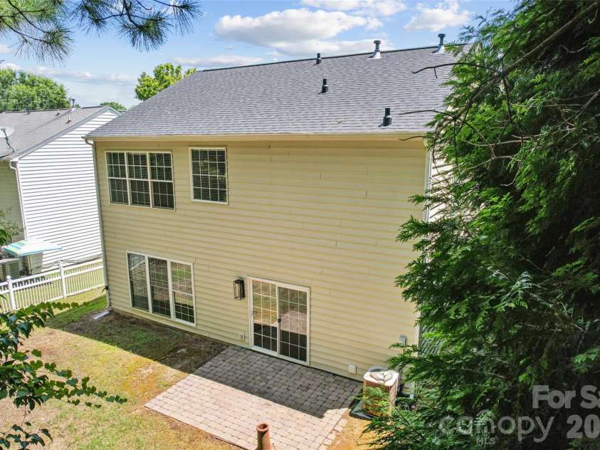 15114 Edindale Drive, Charlotte, NC 28277.  MLS# CAR4406080, YatesRealty ID 39415. 