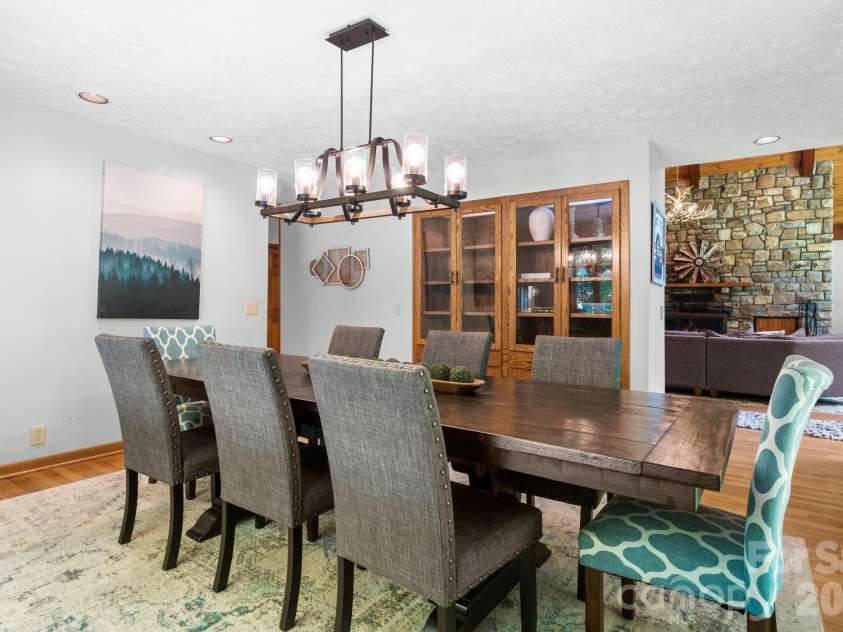 126 Rock Ledge Lane, Sugar Mountain, NC 28604.  MLS# CAR4406849, YatesRealty ID 39416. 