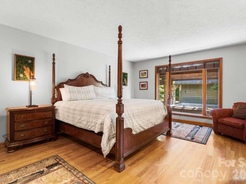 126 Rock Ledge Lane, Sugar Mountain, NC 28604.  MLS# CAR4406849, YatesRealty ID 39416. 