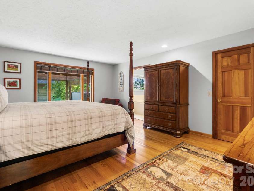 126 Rock Ledge Lane, Sugar Mountain, NC 28604.  MLS# CAR4406849, YatesRealty ID 39416. 