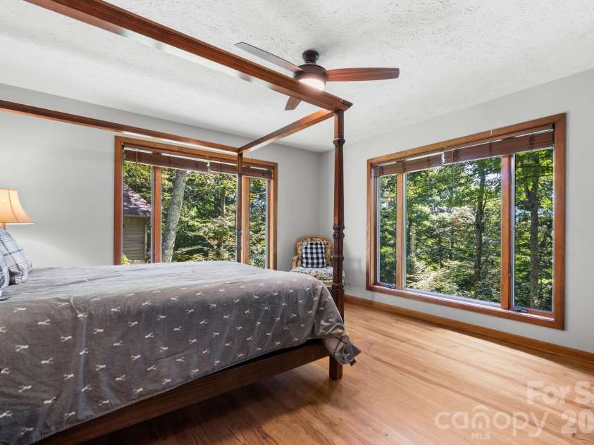 126 Rock Ledge Lane, Sugar Mountain, NC 28604.  MLS# CAR4406849, YatesRealty ID 39416. 