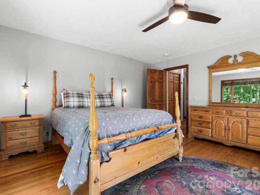 126 Rock Ledge Lane, Sugar Mountain, NC 28604.  MLS# CAR4406849, YatesRealty ID 39416. 