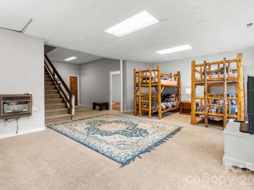 126 Rock Ledge Lane, Sugar Mountain, NC 28604.  MLS# CAR4406849, YatesRealty ID 39416. 