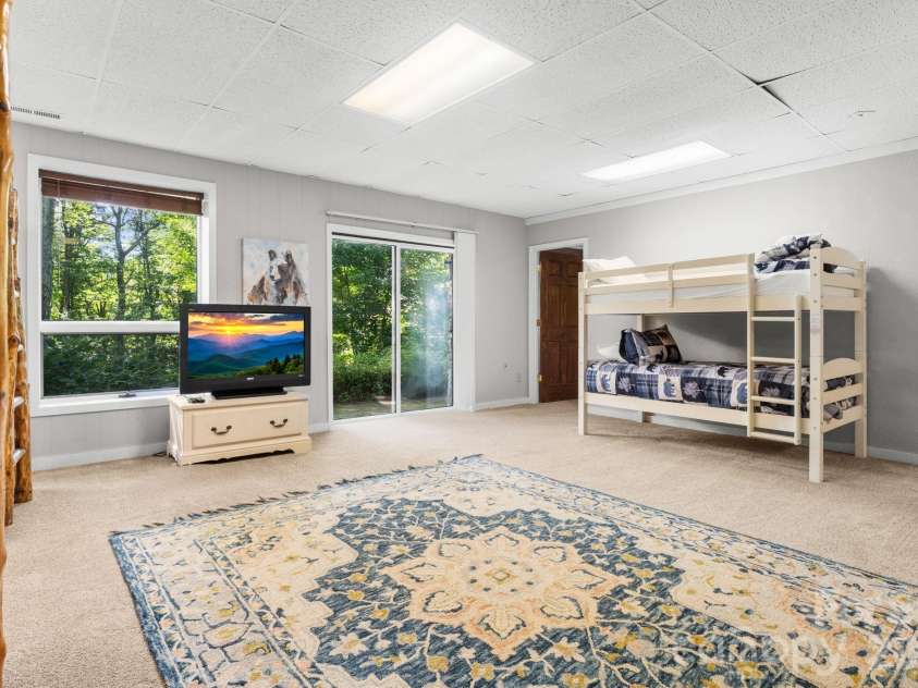 126 Rock Ledge Lane, Sugar Mountain, NC 28604.  MLS# CAR4406849, YatesRealty ID 39416. 