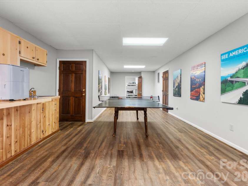 126 Rock Ledge Lane, Sugar Mountain, NC 28604.  MLS# CAR4406849, YatesRealty ID 39416. 