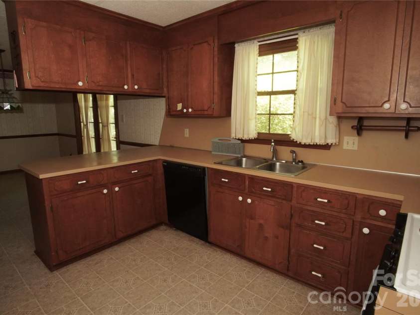 1534 Daybreak Ridge Road, Kannapolis, NC 28081.  MLS# CAR4406522, YatesRealty ID 39417. 