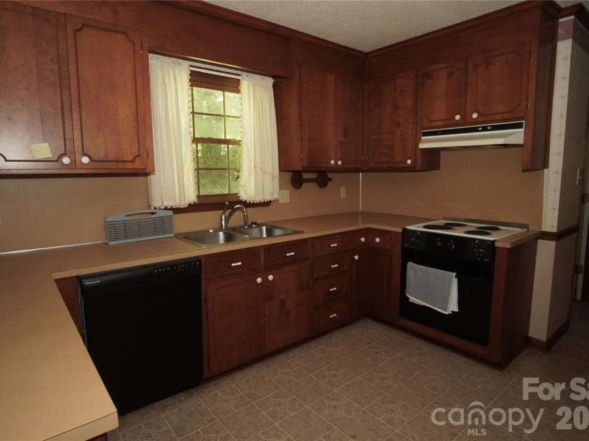 1534 Daybreak Ridge Road, Kannapolis, NC 28081.  MLS# CAR4406522, YatesRealty ID 39417. 