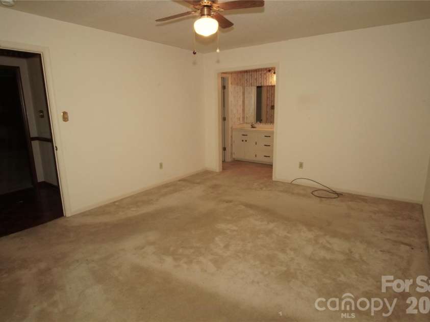 1534 Daybreak Ridge Road, Kannapolis, NC 28081.  MLS# CAR4406522, YatesRealty ID 39417. 