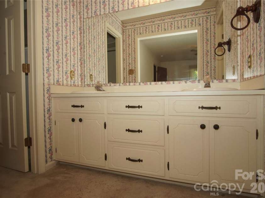 1534 Daybreak Ridge Road, Kannapolis, NC 28081.  MLS# CAR4406522, YatesRealty ID 39417. 
