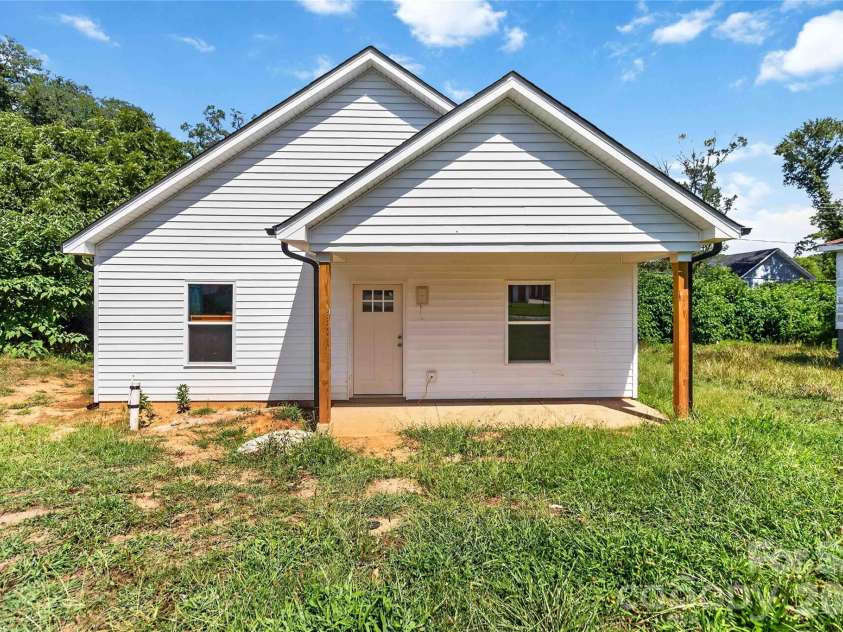 615 Smith Street, Shelby, NC 28150.  MLS# CAR4406914, YatesRealty ID 39418. 