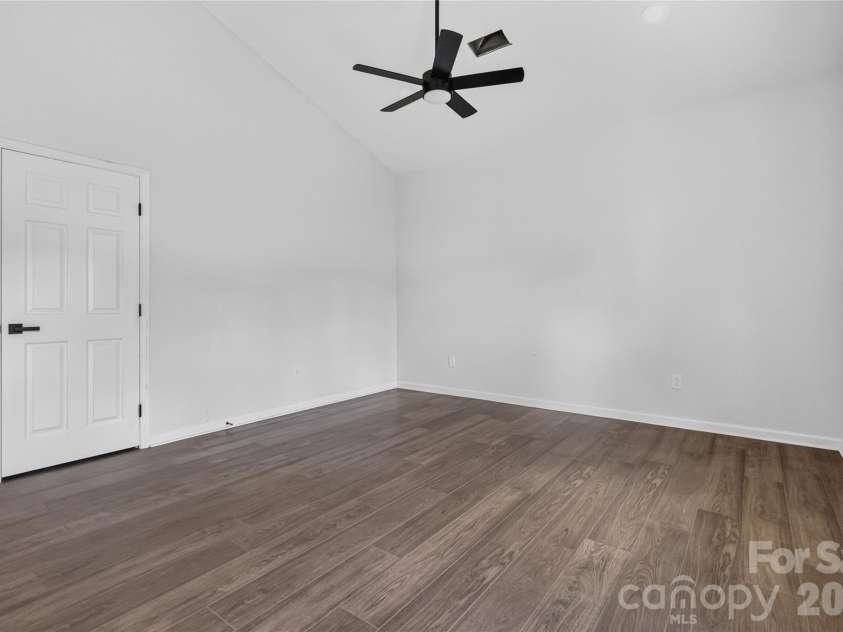 615 Smith Street, Shelby, NC 28150.  MLS# CAR4406914, YatesRealty ID 39418. 