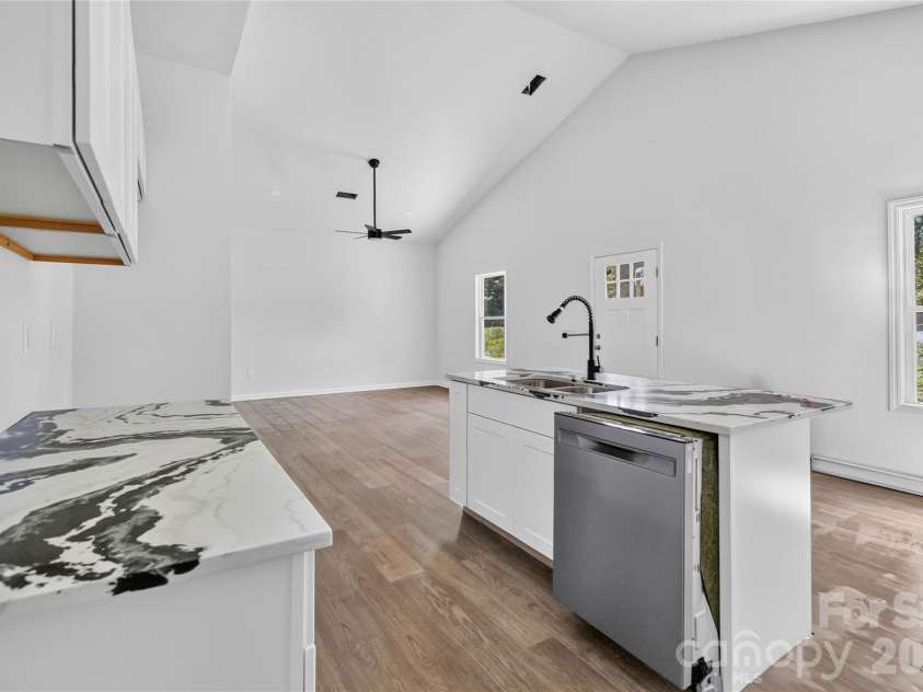 615 Smith Street, Shelby, NC 28150.  MLS# CAR4406914, YatesRealty ID 39418. 