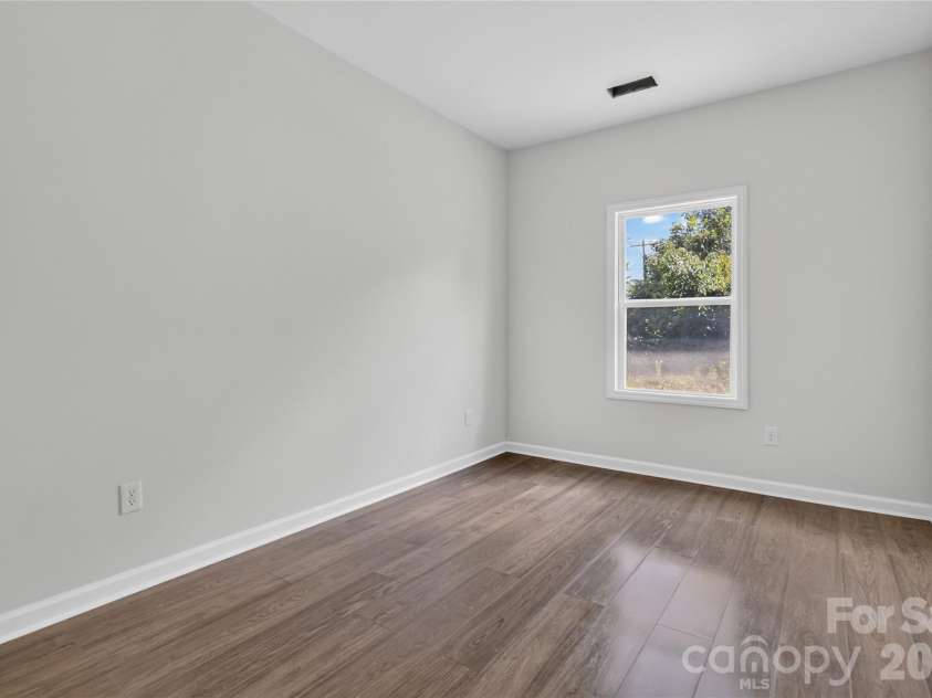 615 Smith Street, Shelby, NC 28150.  MLS# CAR4406914, YatesRealty ID 39418. 