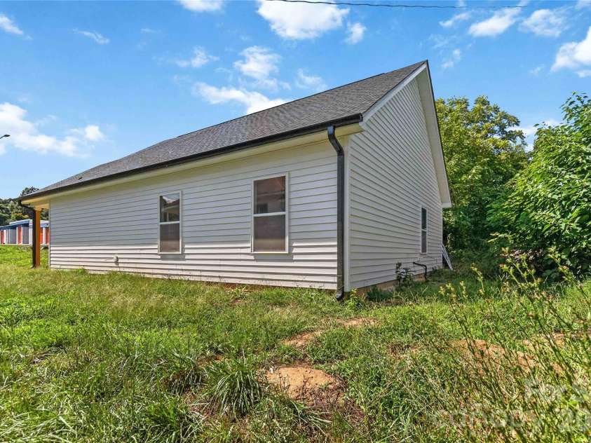 615 Smith Street, Shelby, NC 28150.  MLS# CAR4406914, YatesRealty ID 39418. 