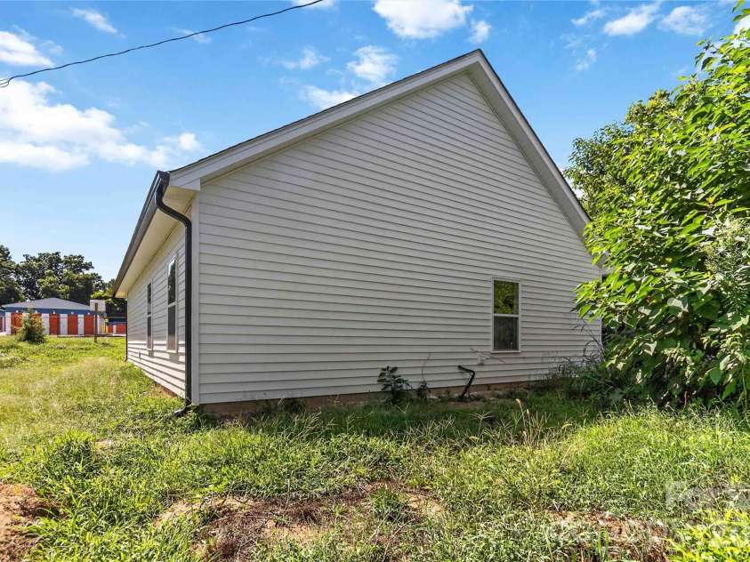 615 Smith Street, Shelby, NC 28150.  MLS# CAR4406914, YatesRealty ID 39418. 