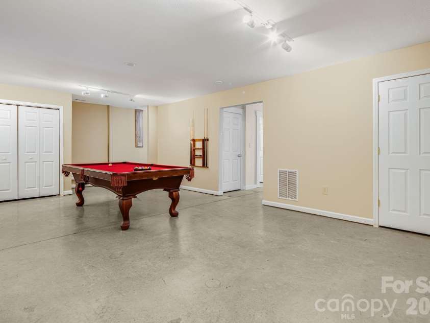 76 Murray Debruhl Road, Alexander, NC 28701.  MLS# CAR4345165, YatesRealty ID 3942. 