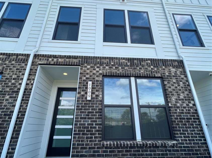 1009 Revival Row, Charlotte, NC 28208.  MLS# CAR4406936, YatesRealty ID 39420. 
