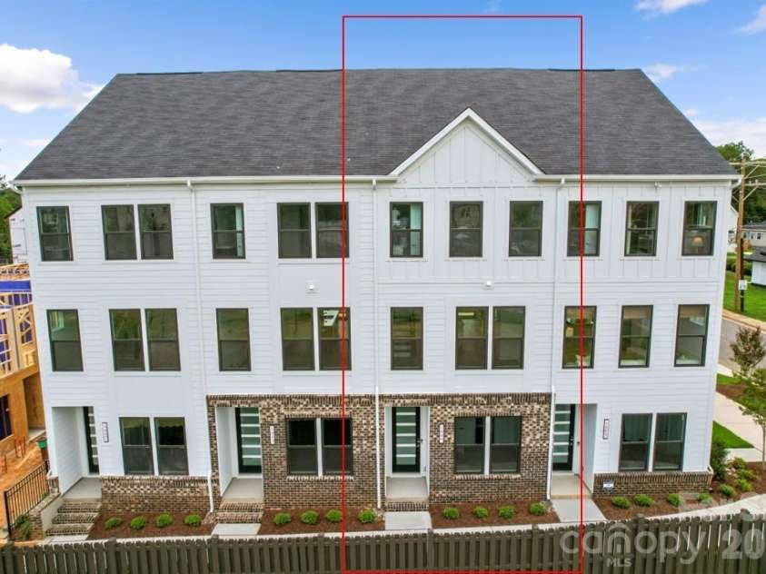 1009 Revival Row, Charlotte, NC 28208.  MLS# CAR4406936, YatesRealty ID 39420. 