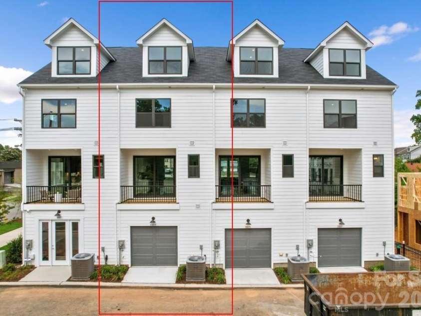 1009 Revival Row, Charlotte, NC 28208.  MLS# CAR4406936, YatesRealty ID 39420. 
