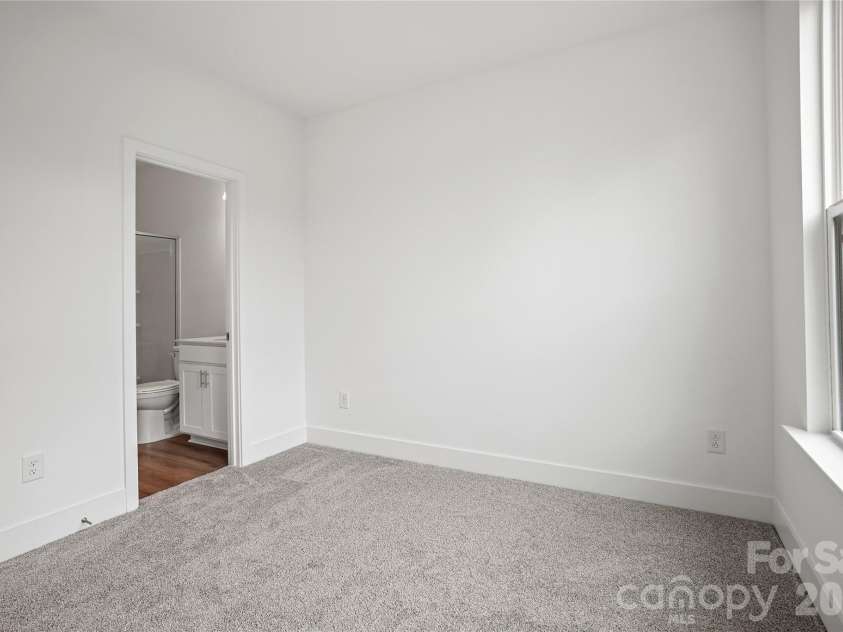 1009 Revival Row, Charlotte, NC 28208.  MLS# CAR4406936, YatesRealty ID 39420. 