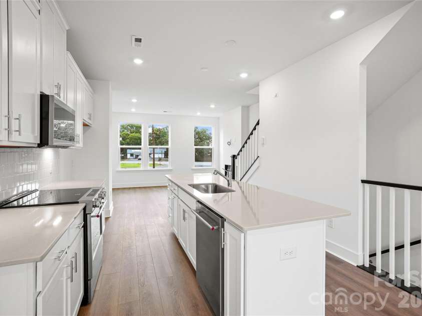 1009 Revival Row, Charlotte, NC 28208.  MLS# CAR4406936, YatesRealty ID 39420. 